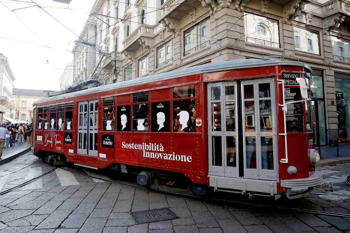 tram nella città di milano